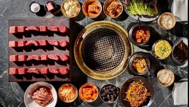 한식 고깃집 2곳 정도 개업할 수 있는 분량의 모든 비품 판매합니다. 업소용 자동 모찌·떡볶이 기계와 만두 성형기도 있습니다.